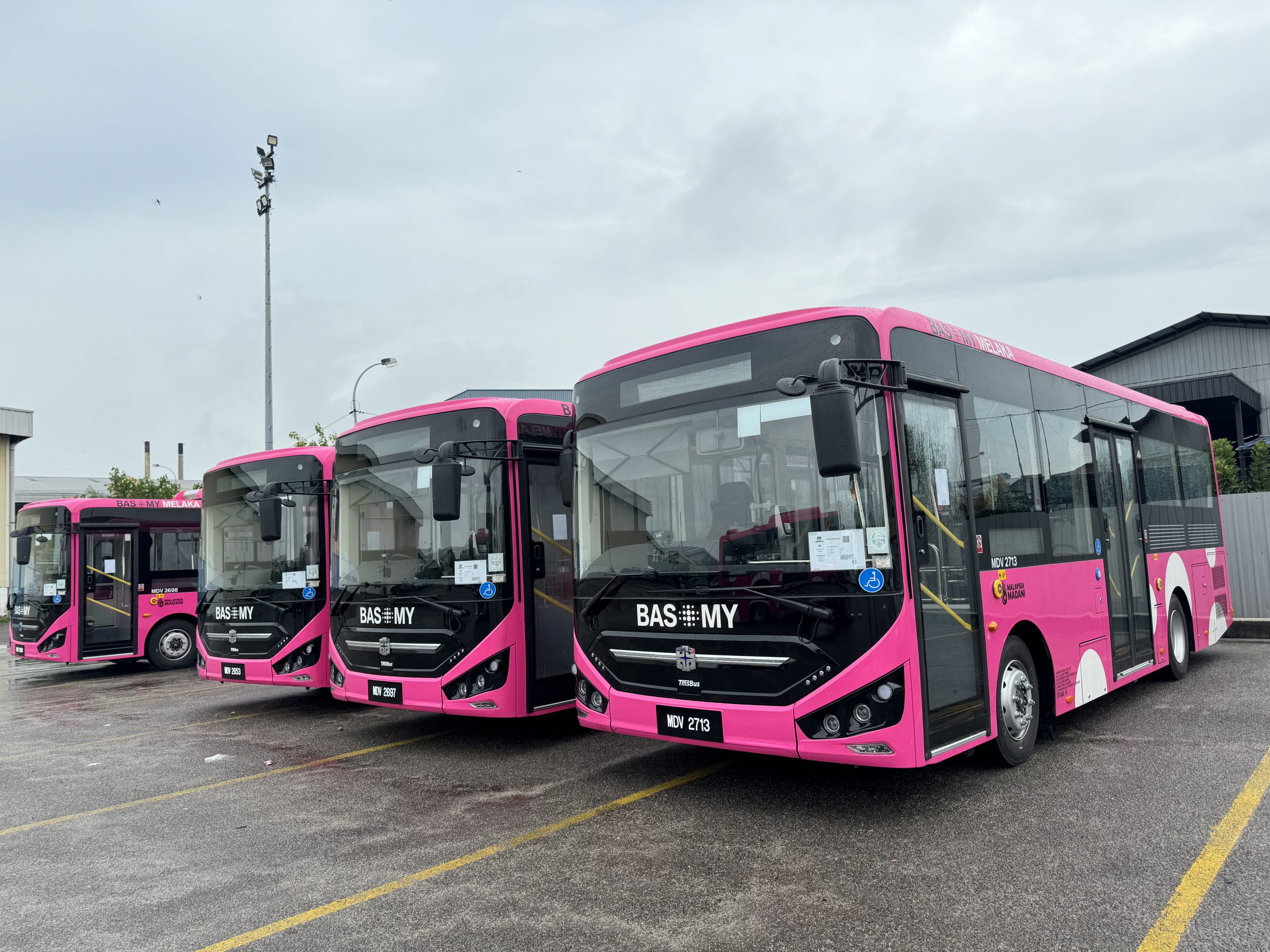 Handal Indah Successfully Deploys 16 Pink Buses for SBST Melaka