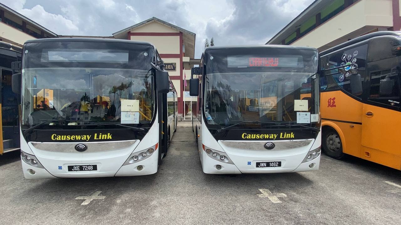 80 Graduating Students Get a Lift from Causeway Link Buses for Convocation Ceremony